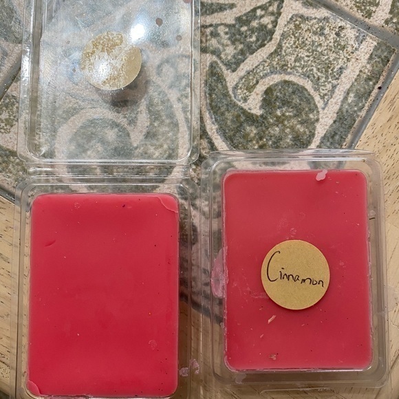 2 Hand Poured Cinnamon Wax Melts - Picture 2 of 2
